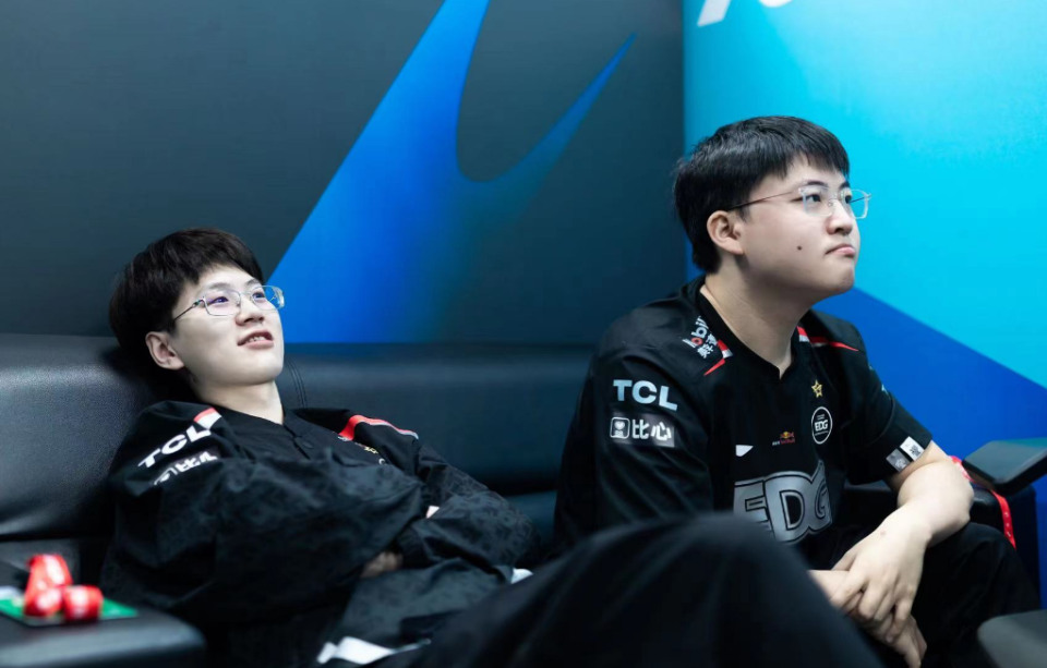 开云体育平台APP-TL险胜HKA，Uzi开启传奇时刻激烈交锋八强赛，技惊四座